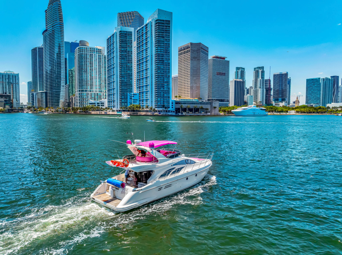 Yate Azimut Pink 55'