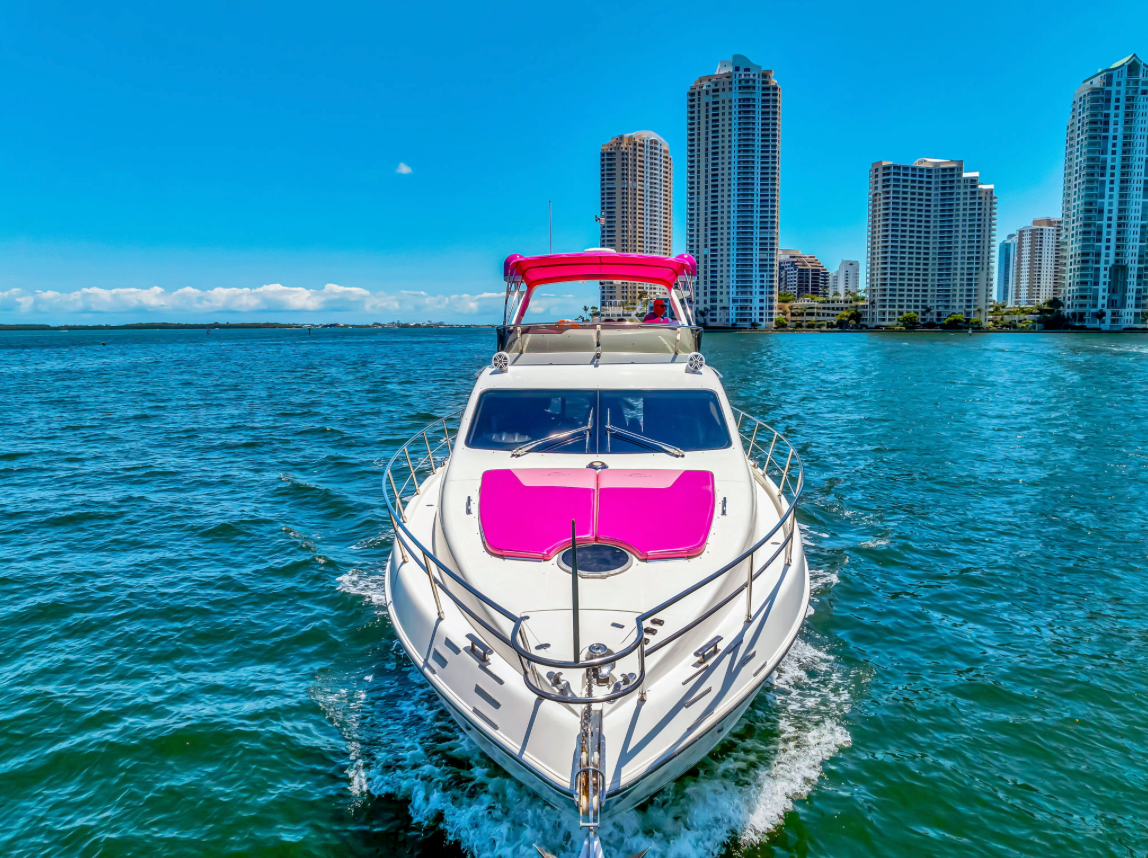 Yate Azimut Pink 55'