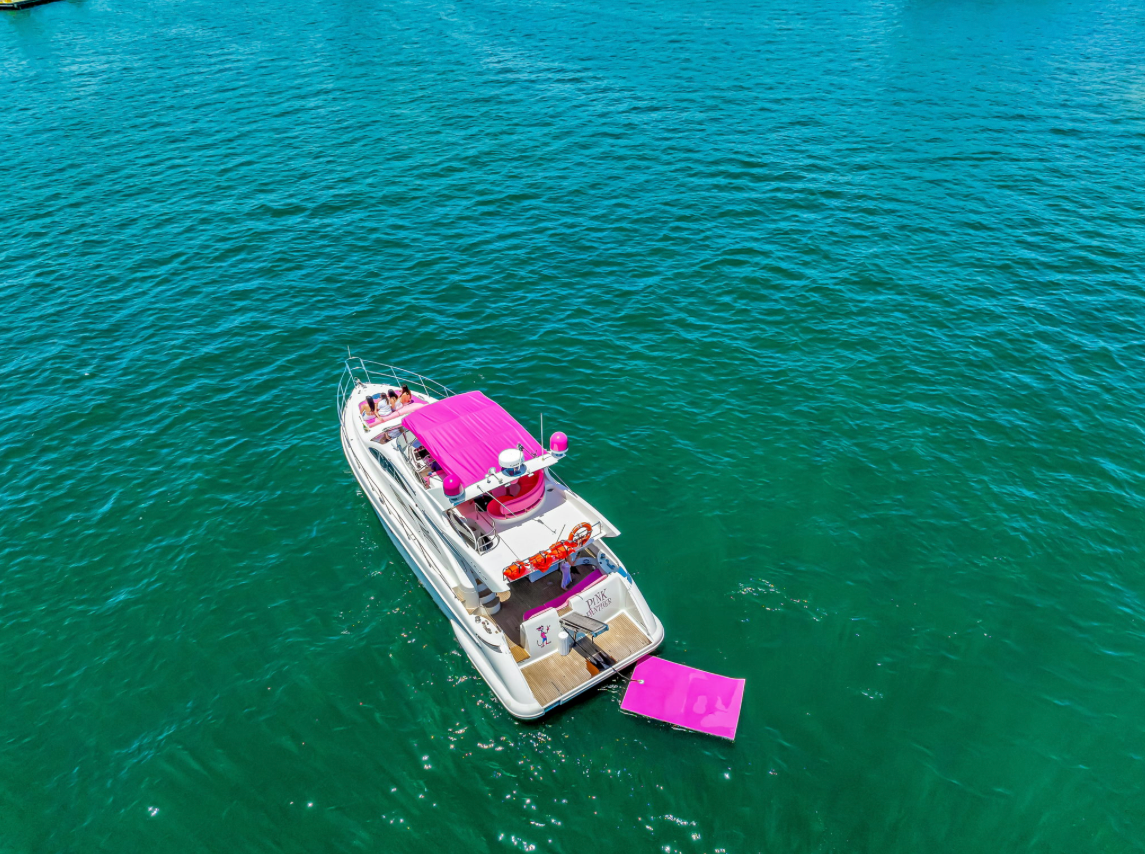 Yate Azimut Pink 55'