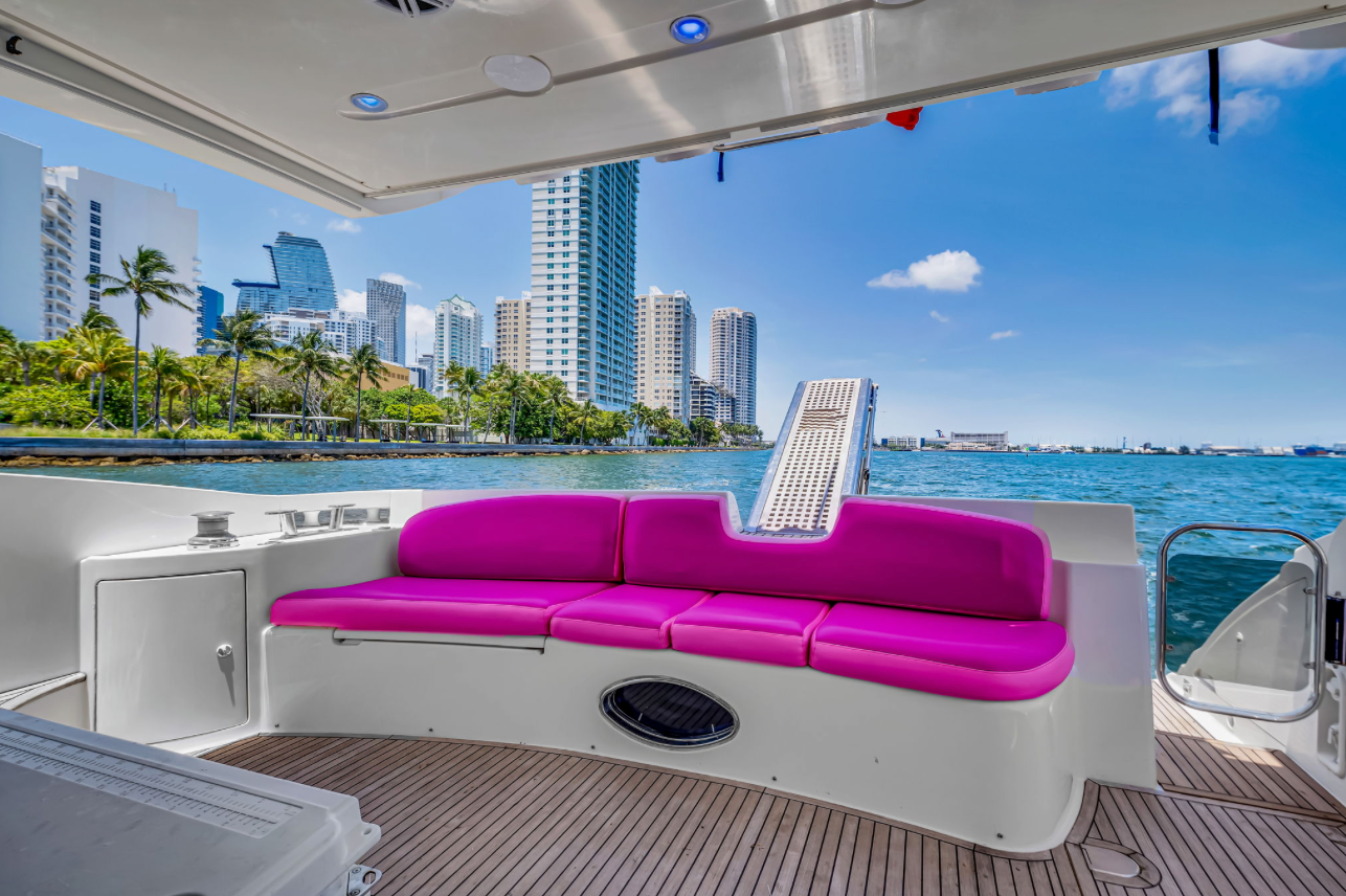 Yate Azimut Pink 55'