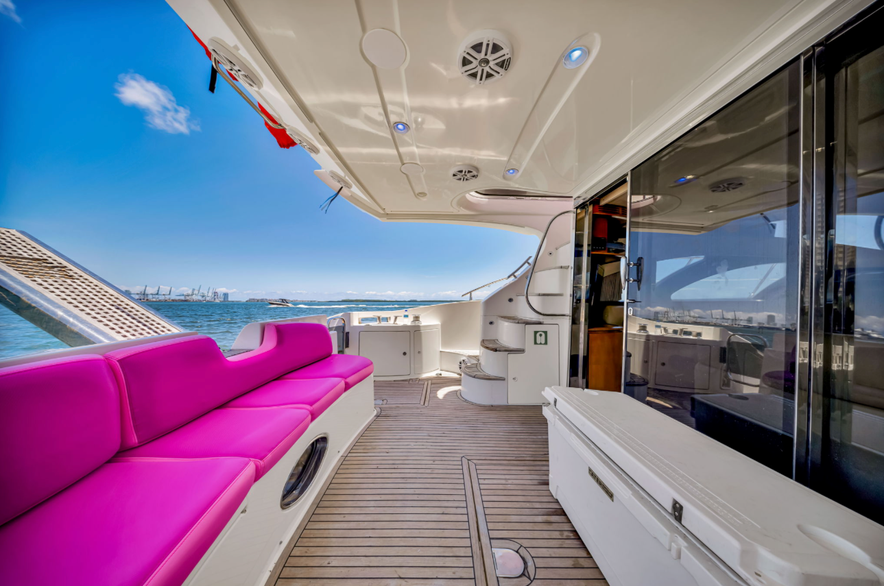 Yate Azimut Pink 55'