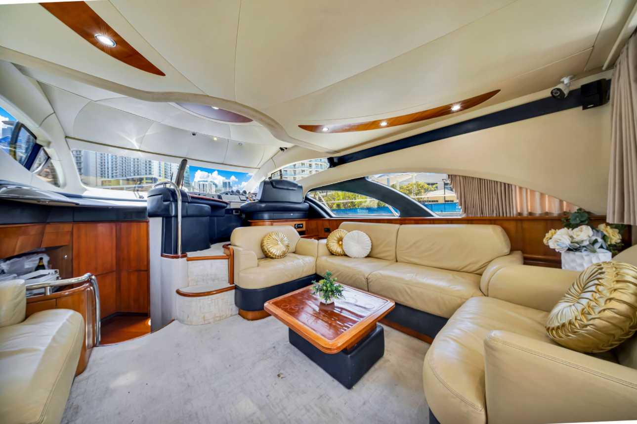 Yate Azimut Pink 55'