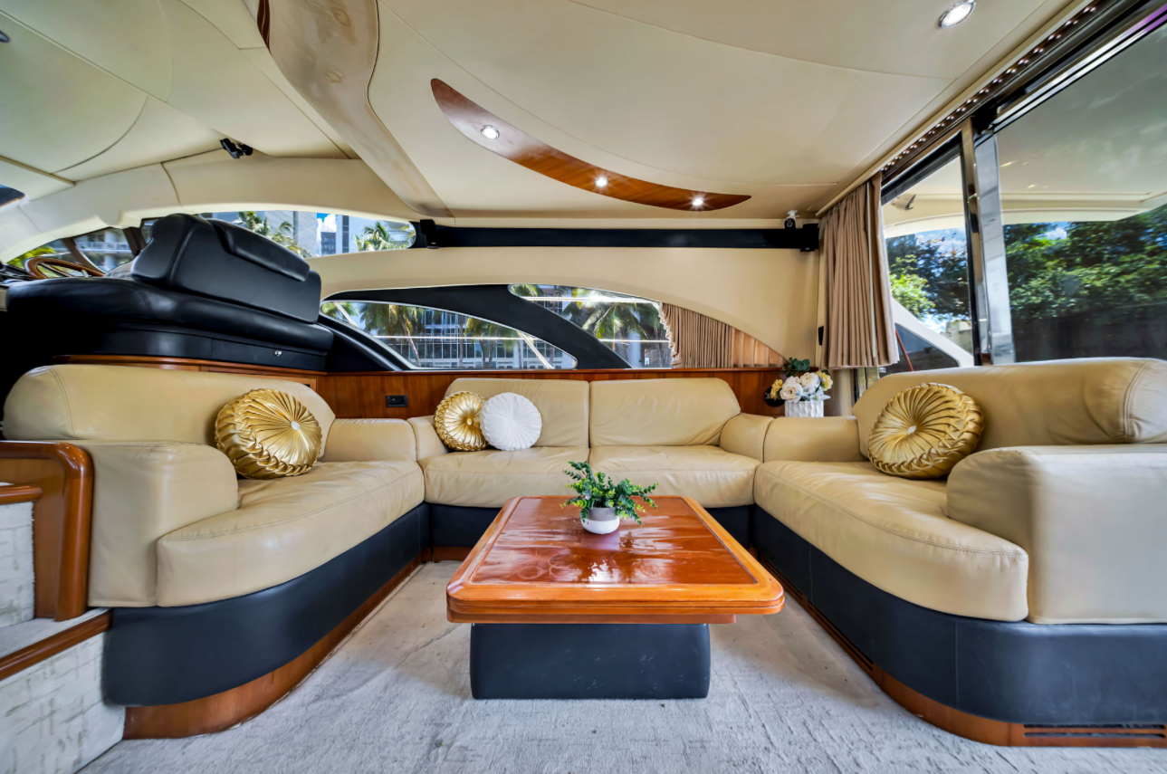 Yate Azimut Pink 55'