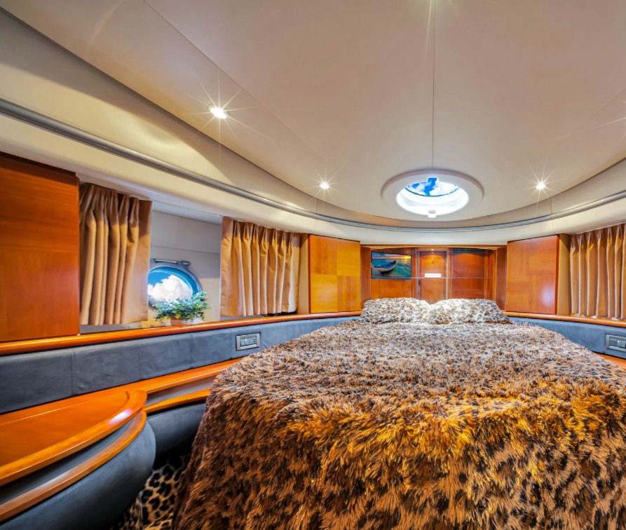 Yate Azimut Pink 55'