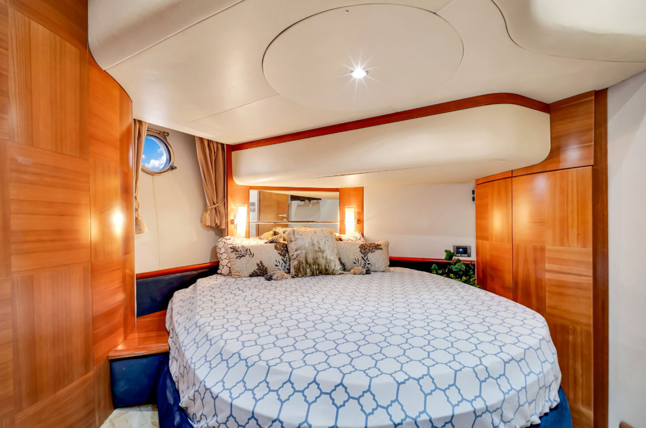 Yate Azimut Pink 55'