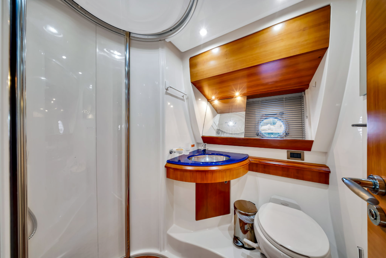 Yate Azimut Pink 55'