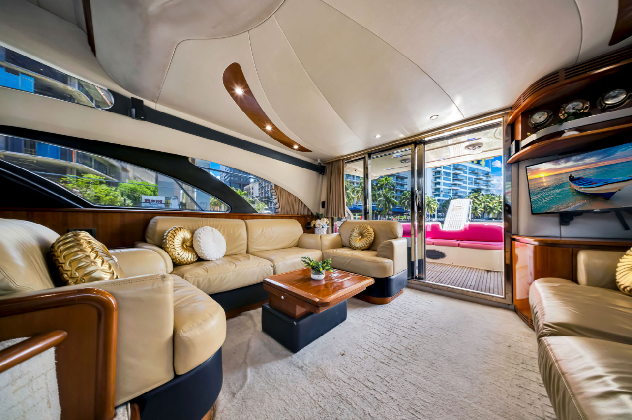 Yate Azimut Pink 55'