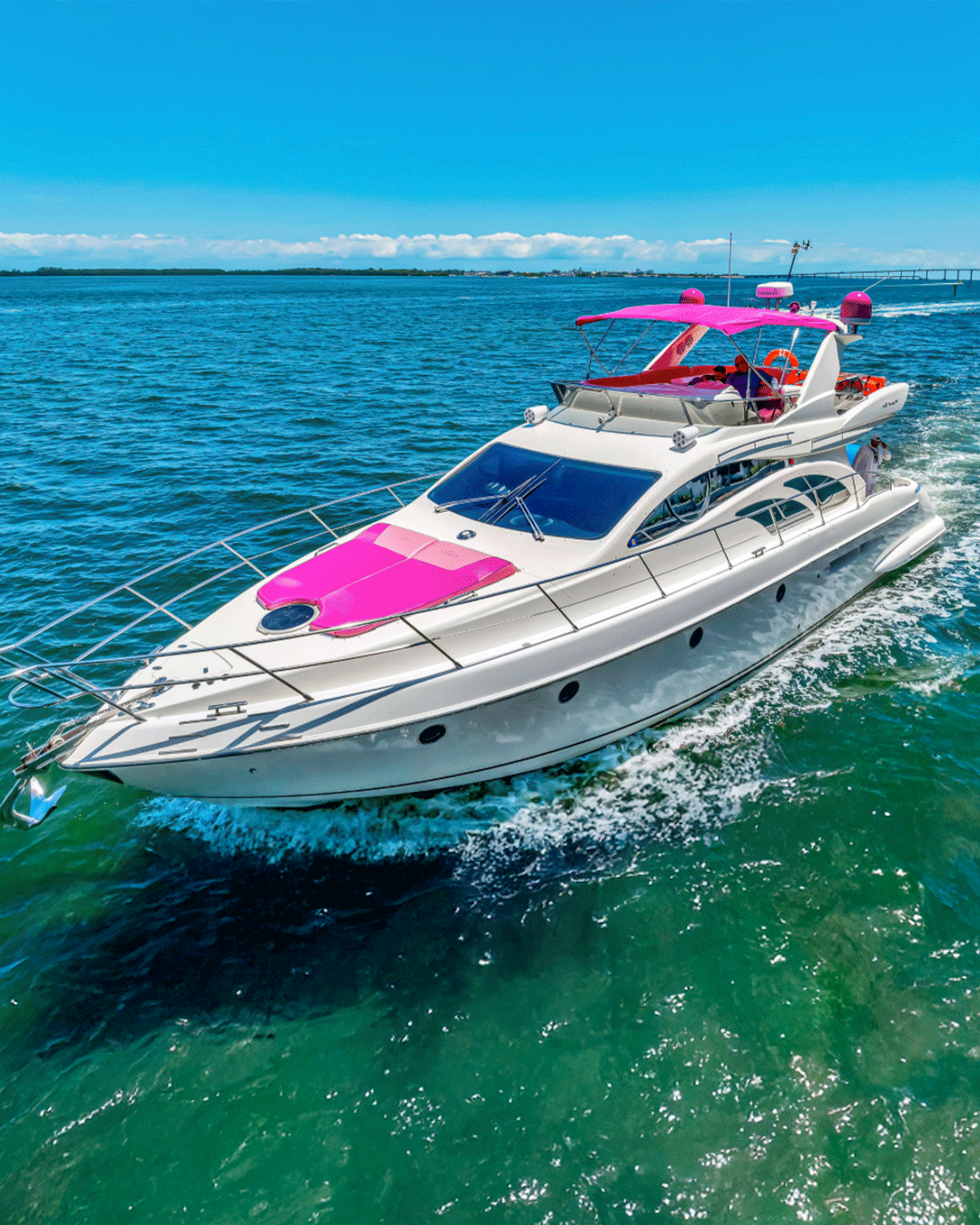 Yate Azimut Pink 55'